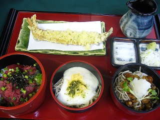 すきみまぐろ丼と割り子そば.jpg すきみまぐろ丼と割り子そば.jpg