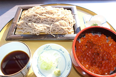 いくら丼＆そば３.JPG